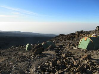 Sista morgonen på berget. Vårt tält till höger i bild. Hyfsad utsikt, eller?