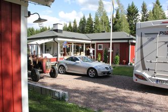 Ställplats med el, hos Janne och Marianne i Tolvsbo